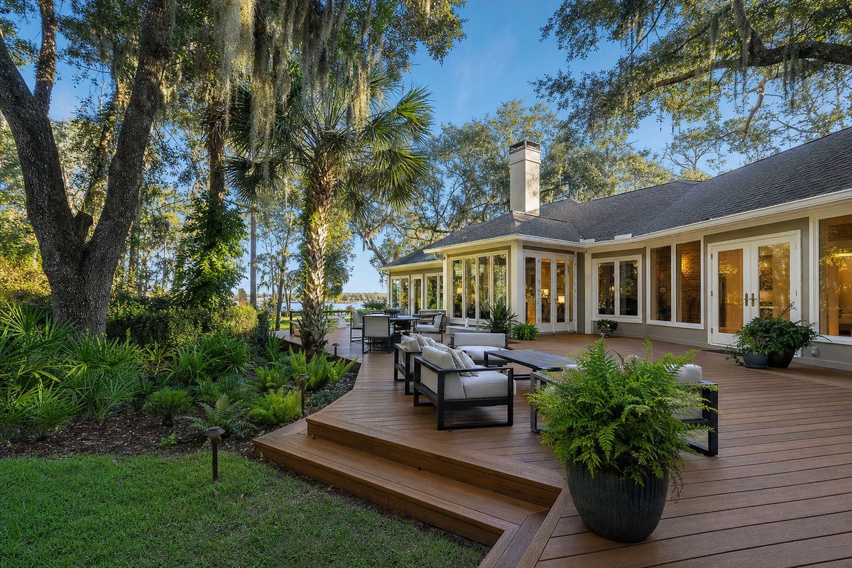How Long Do Composite Decks Last in Florida?